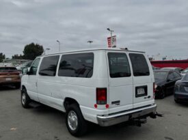 2010 Ford e350 super duty passenger XLT Van 3D