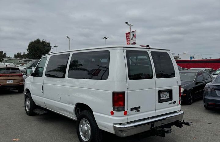 2010 Ford e350 super duty passenger XLT Van 3D