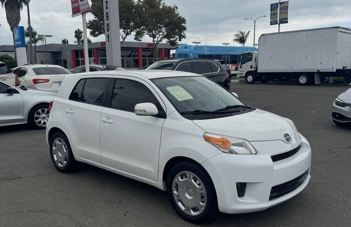 
								2008 Scion xd Hatchback 4D full									