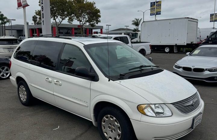 
								2001 Chrysler town & country LX Minivan full									