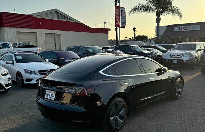 
								2019 Tesla model 3 Standard Range Plus Sedan 4D full									