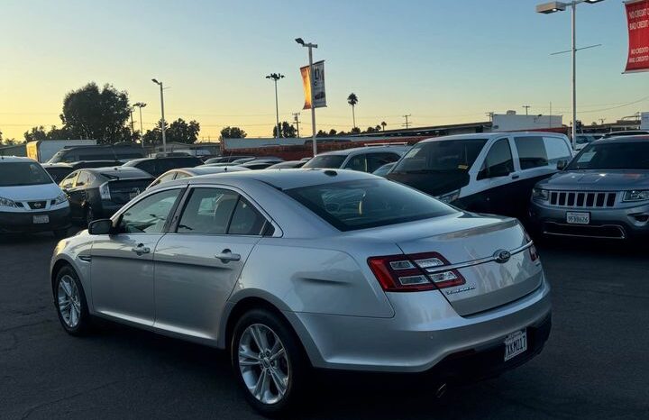 
								2017 Ford taurus SEL Sedan 4D full									