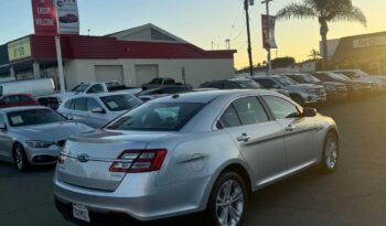 
									2017 Ford taurus SEL Sedan 4D full								