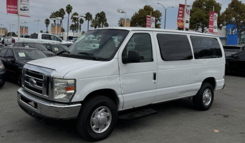 2010 Ford e350 super duty passenger XLT Van 3D