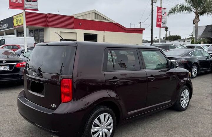 
								2010 Scion xb Hatchback 4D full									