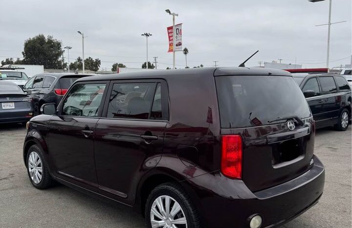 
								2010 Scion xb Hatchback 4D full									