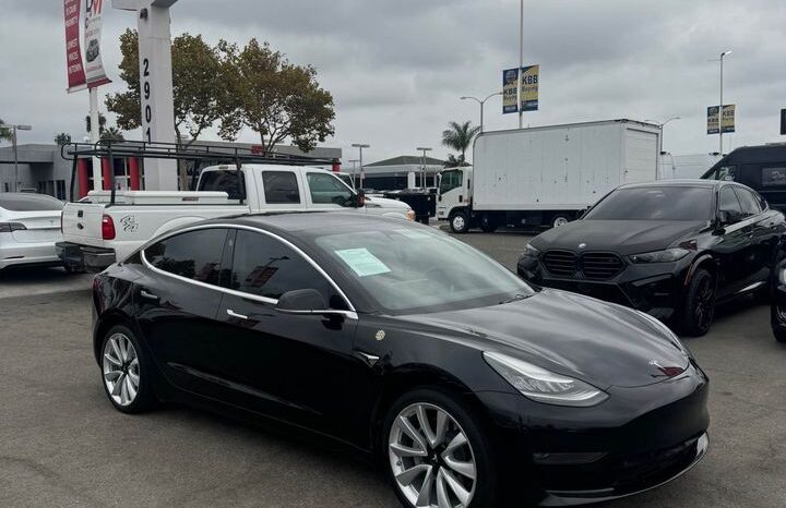 
								2019 Tesla model 3 Standard Range Sedan 4D full									