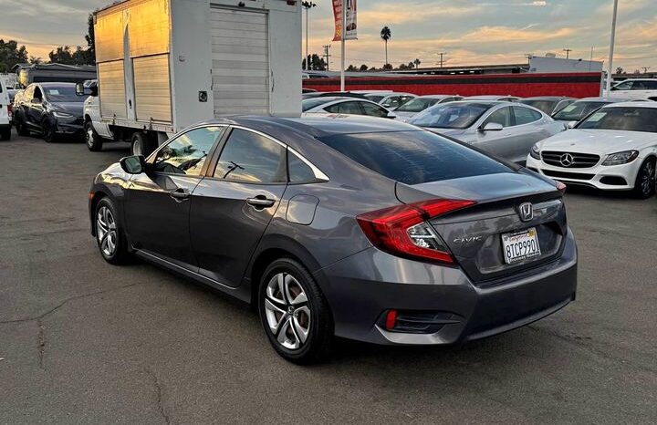 
								2017 Honda civic LX Sedan 4D full									