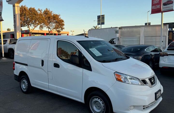 
								2020 Nissan nv200 S Van 4D full									