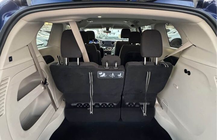 
								2020 Chrysler pacifica Touring Minivan 4D full									