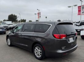 2021 Chrysler voyager LX Minivan 4D