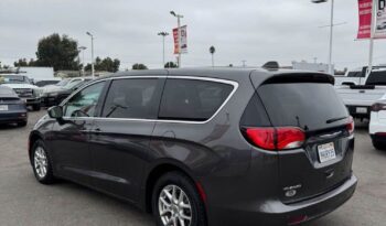 
									2021 Chrysler voyager LX Minivan 4D full								