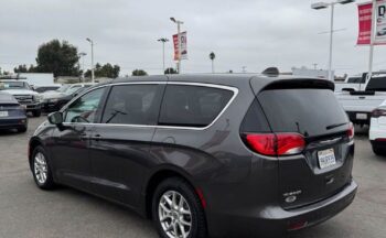 2021 Chrysler voyager LX Minivan 4D