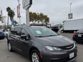 2021 Chrysler voyager LX Minivan 4D