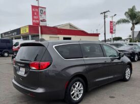 2021 Chrysler voyager LX Minivan 4D