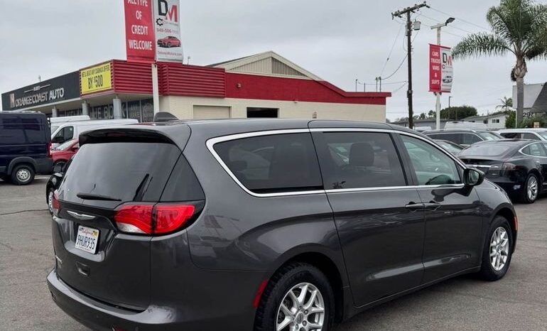 2021 Chrysler voyager LX Minivan 4D