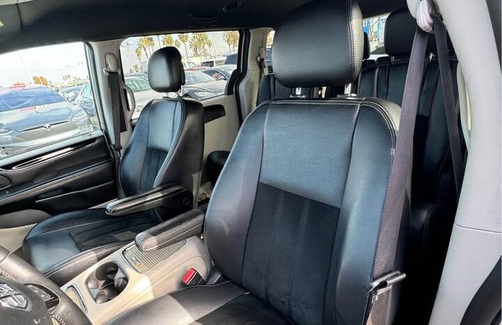 2017 Dodge grand caravan passenger SXT Minivan 4D