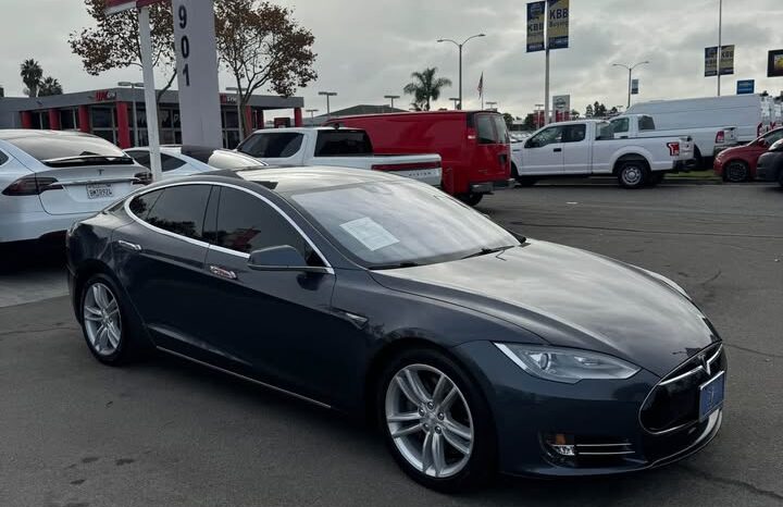 
								2015 Tesla model s 85D Sedan 4D full									