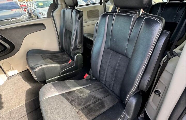 
								2017 Dodge grand caravan passenger SXT Minivan 4D full									