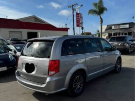 2017 Dodge grand caravan passenger SXT Minivan 4D