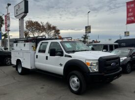 2013 Ford f450 super duty crew cab & chassis 176″ W.B. 4D