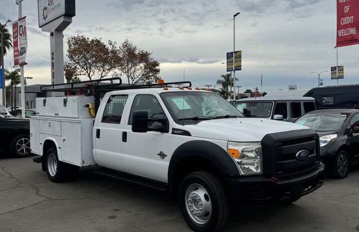 2013 Ford f450 super duty crew cab & chassis 176″ W.B. 4D