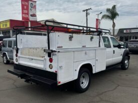 2013 Ford f450 super duty crew cab & chassis 176″ W.B. 4D