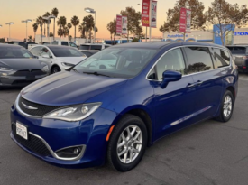 2020 Chrysler pacifica Touring Minivan 4D