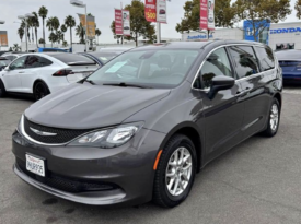 2021 Chrysler voyager LX Minivan 4D