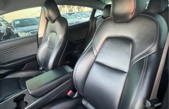 
								2019 Tesla model 3 Standard Range Plus Sedan 4D full									