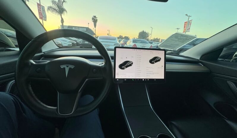 
								2019 Tesla model 3 Standard Range Plus Sedan 4D full									