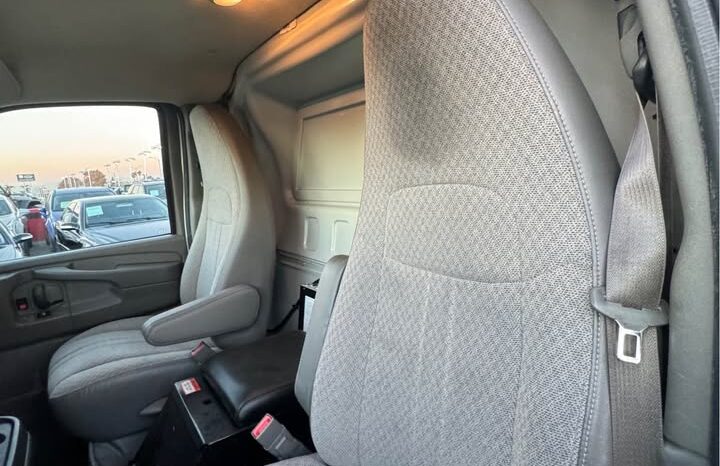 
								2015 Chevrolet express 3500 cargo CNG full									