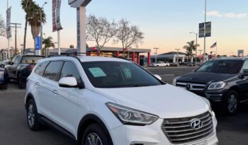 
									2017 Hyundai santa fe SE full								