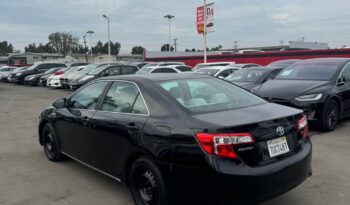 
									2012 Toyota camry LE Hybrid Sedan 4D full								