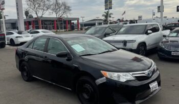 
									2012 Toyota camry LE Hybrid Sedan 4D full								