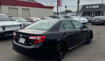 
									2012 Toyota camry LE Hybrid Sedan 4D full								