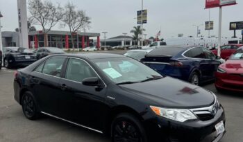 
									2012 Toyota camry LE Hybrid Sedan 4D full								