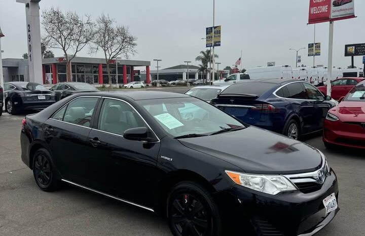 
								2012 Toyota camry LE Hybrid Sedan 4D full									