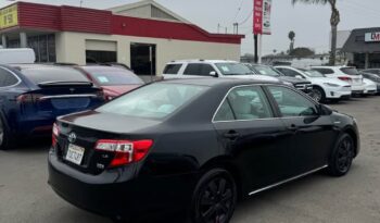 
									2012 Toyota camry LE Hybrid Sedan 4D full								