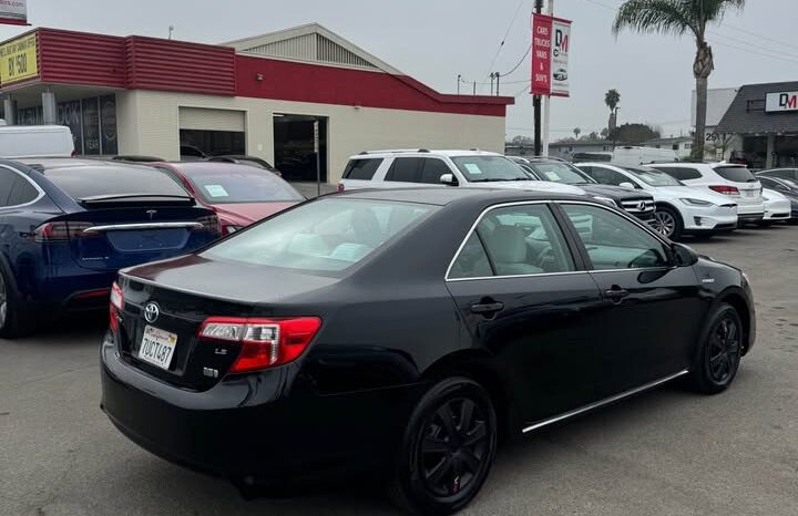 
								2012 Toyota camry LE Hybrid Sedan 4D full									