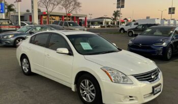 
									2010 Nissan altima 2.5 Sedan 4D full								