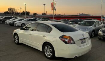 
									2010 Nissan altima 2.5 Sedan 4D full								