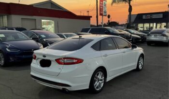 
									2014 Ford fusion SE Sedan 4D full								