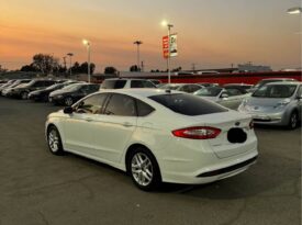 2014 Ford fusion SE Sedan 4D