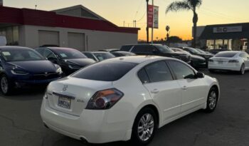 
									2010 Nissan altima 2.5 Sedan 4D full								