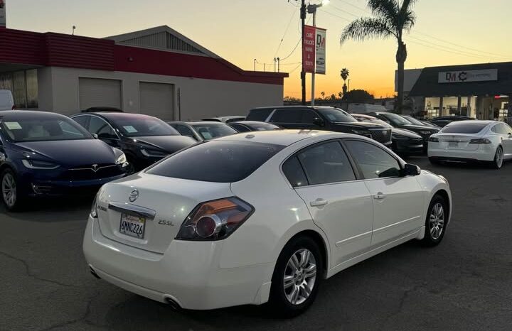 2010 Nissan altima 2.5 Sedan 4D