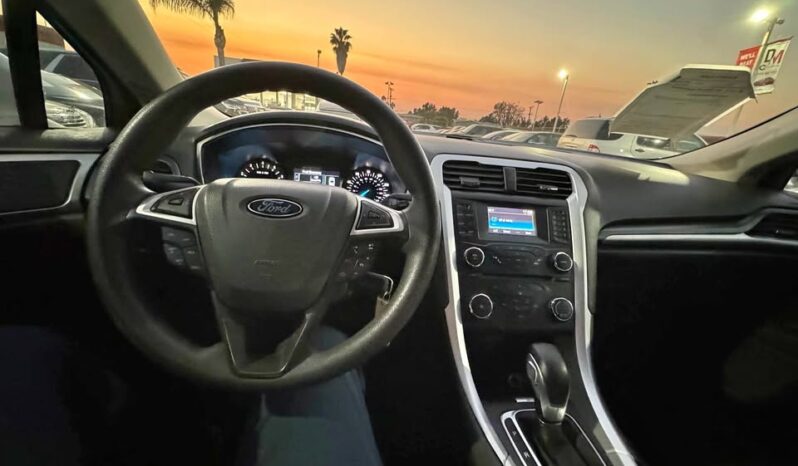 
								2014 Ford fusion SE Sedan 4D full									