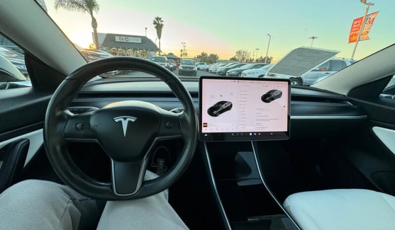 
								2019 Tesla model 3 Standard Range Plus Sed full									