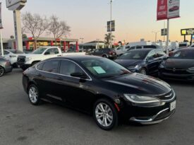 2015 Chrysler 200 Limited Sedan 4D