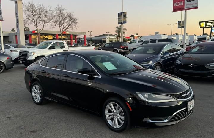 2015 Chrysler 200 Limited Sedan 4D